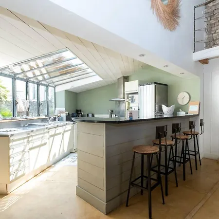 ヴィラ Charmante Maison Dans Venelle Fleurie *