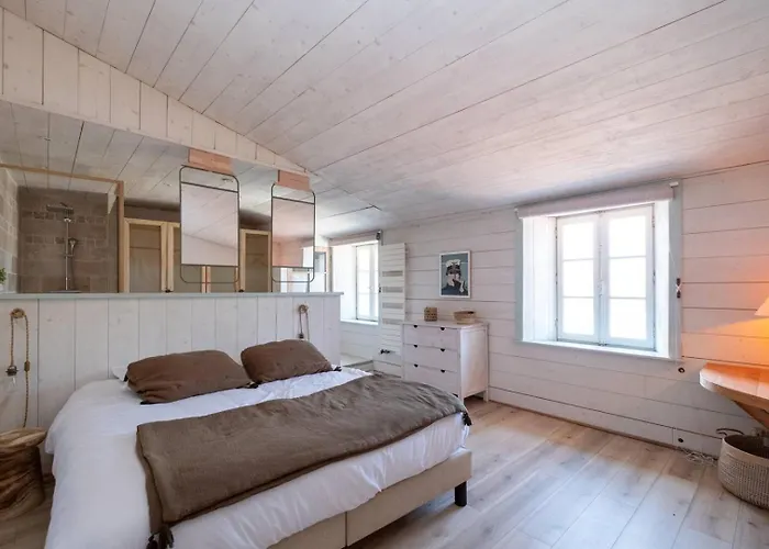 Charmante Maison Dans Venelle Fleurie