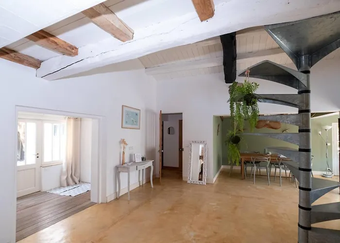 Charmante Maison Dans Venelle Fleurie *