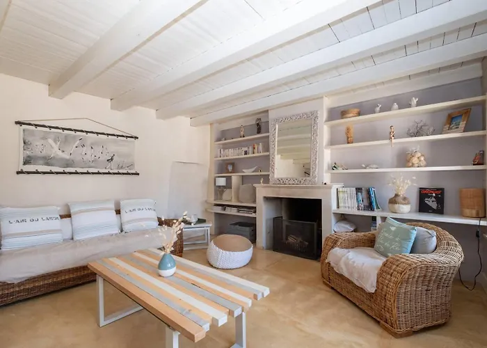 Charmante Maison Dans Venelle Fleurie